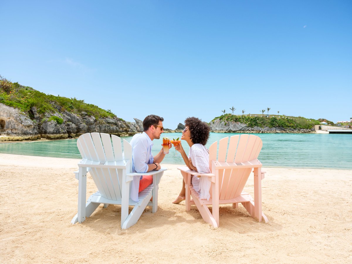discoverbermuda's tweet photo. Cheers here's to the winner of Bermuda's Leading Hotel 2020 at the Caribbean World Travel Awards

Hamilton Princess &amp; Beach Club, a Fairmont Managed Hotel
Winner Profile | https://t.co/remnxXyZR2

#WorldTravelAwards #Caribbean #Bermuda https://t.co/Q00G0xMFJ9