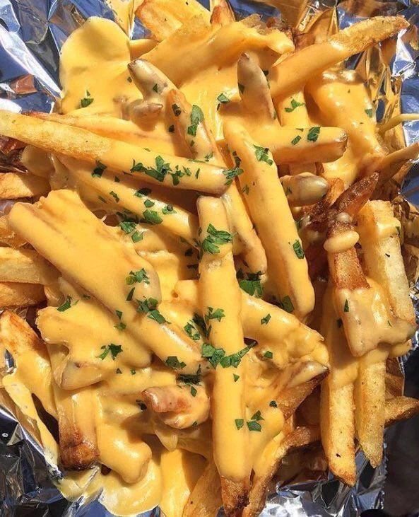 iamfoodee's tweet photo. Cheese Fries 💛💛 
#cheesesongsandmovies #cheese https://t.co/AoPCVOuCSf