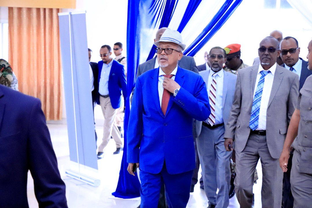 SL24Updates's tweet photo. A high-level delegation led by @VPsomaliland accompanied by several ministers have attended the launching ceremony of #BerberaUrbanDevelopment Project funded by @EU_in_Somalia at the @CityOfBerbera. 
This Project in which 7.5 Million EUROS to invest in the city's infrastructure. https://t.co/MnEIpaLZYl