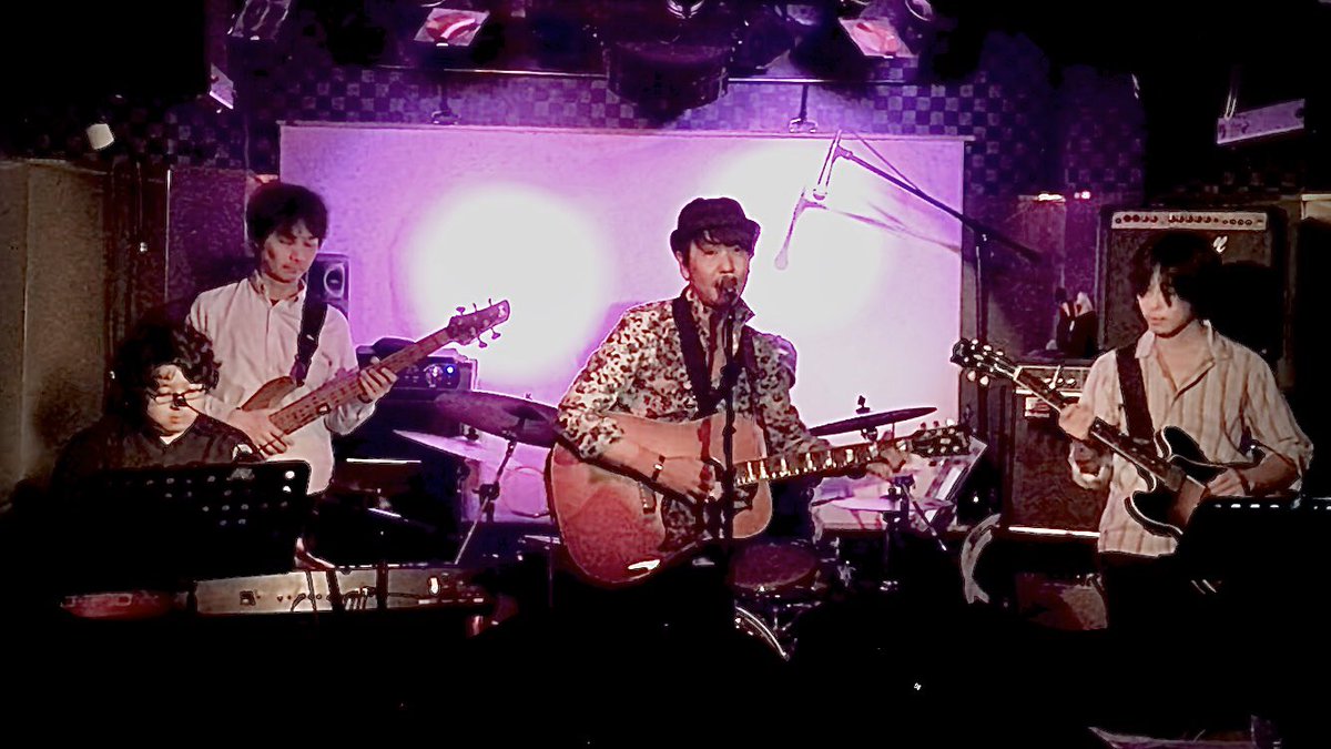 vo_aisuke's tweet photo. 🔴テレビ神奈川（tvk）Power Play Videoという番組でライブ映像が放送されます。２/３、25:25〜、５日18:15/27:25。７日の13:25/24:25
にて放送です。
#八木愛介 #山崎真也 #窪耕一郎 #村山政太 #山崎亘 #愛介BAND #ハミングバード #hummingbird #Gibson #ギブソン #ppv #tvk #テレビ神奈川 https://t.co/h80hSWoV9W