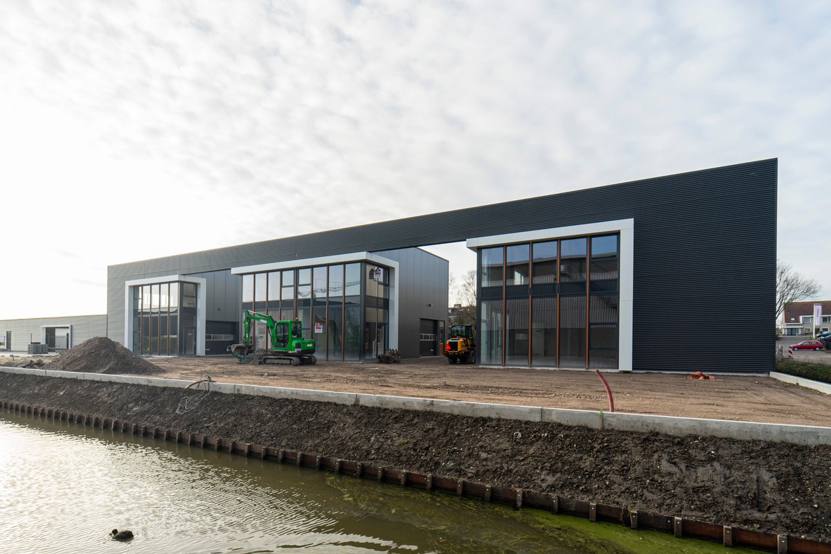 Wubbenchan's tweet photo. Bedrijfsgebouw Berkelse Poort (BUBP2) is bijna klaar voor de oplevering. 
Architect: @Wubbenchan 
Opdrachtgever: Hermes &amp; Hermes VOF
(Ton Hermes Vastgoed &amp; @HermesProjectNL)
Aannemer en constructeur: @HHardemanBV
#bedrijfsgebouw #BUBP2 #oplevering #wubbenchan #architecten https://t.co/xbp22MeS2c