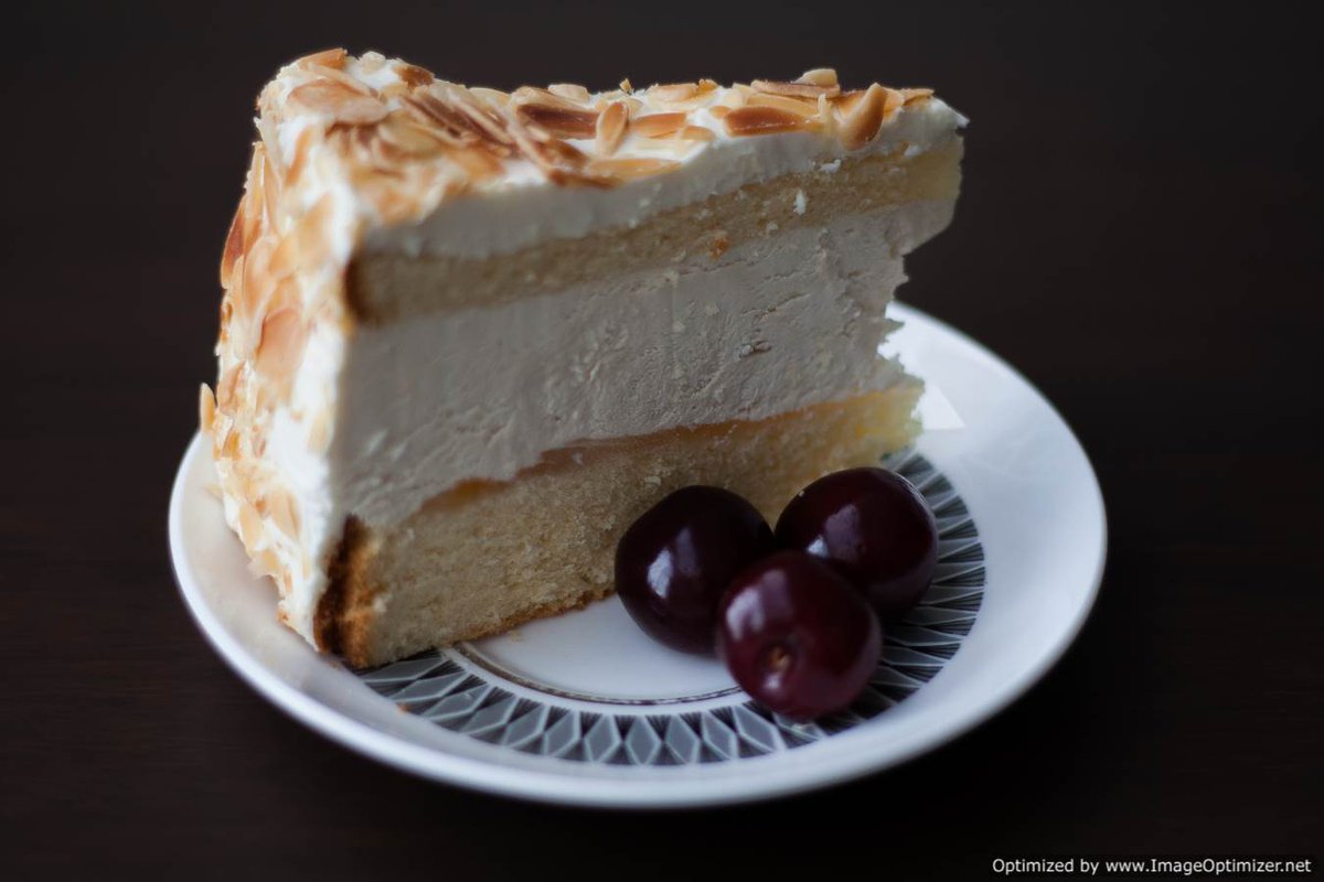 JBucklandFoods's tweet photo. Our frozen cakes are ever so popular due to the fact that they are frozen and already pre portioned, normally into 12-14 generous slices. Banoffee Pie £9 or Amaretto Cheese Cake £10.45 https://t.co/EPn97qhKgt