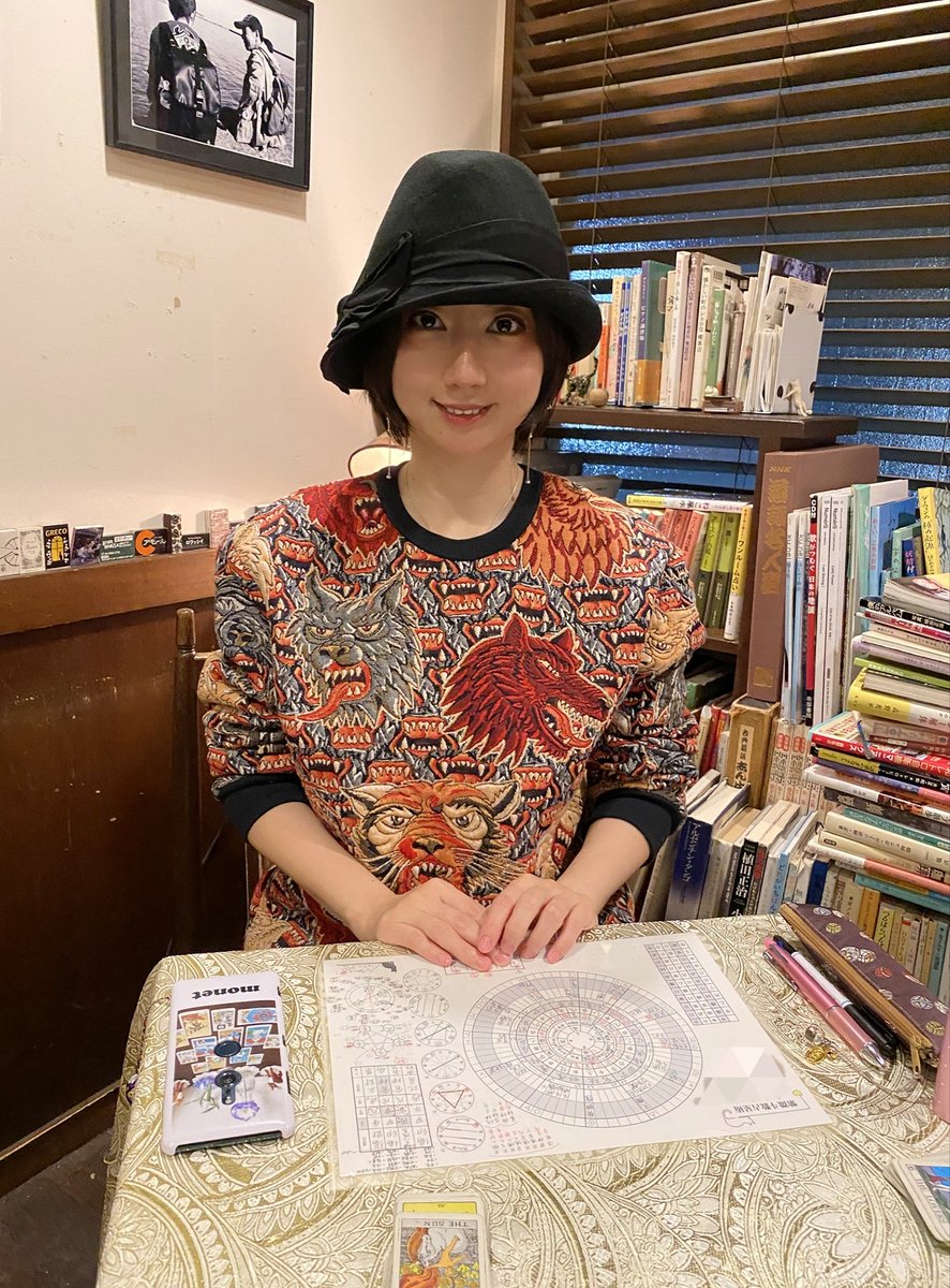そまり百音 こちらの写真は 鑑定前に撮影した ねこ風水スタッフさんたちとの 記念フォトです ねこ風水のスタッフさんは みんな大のねこ好きなんですよ 占い アート ビジネスの知識 そして ユーモアとやさしさも豊富な 経営者の先輩たちでも そまり百音 こちらの写真は 鑑定前に撮影した ねこ風水スタッフさんたちとの 記念フォトです ねこ風水のスタッフさんは みんな大のねこ好きなんですよ 占い アート ビジネスの知識 そして ユーモアとやさしさも豊富な 経営者の先輩たちでも