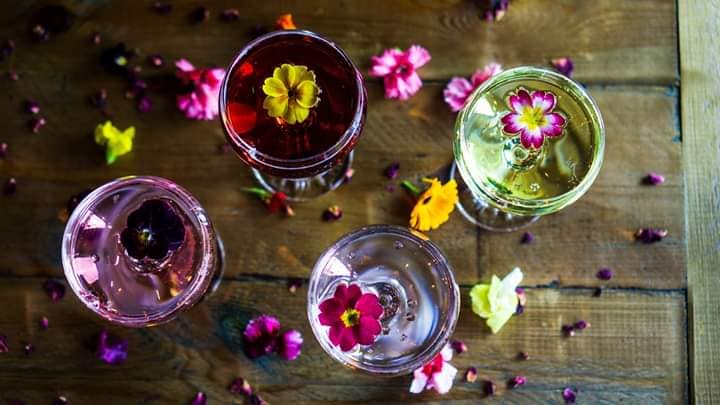 Whether your choosing your go-to gin bellinis or are looking to sip on something new, Thirsty Thursdays mean you can enjoy BUY ONE, GET ONE FREE all day long!