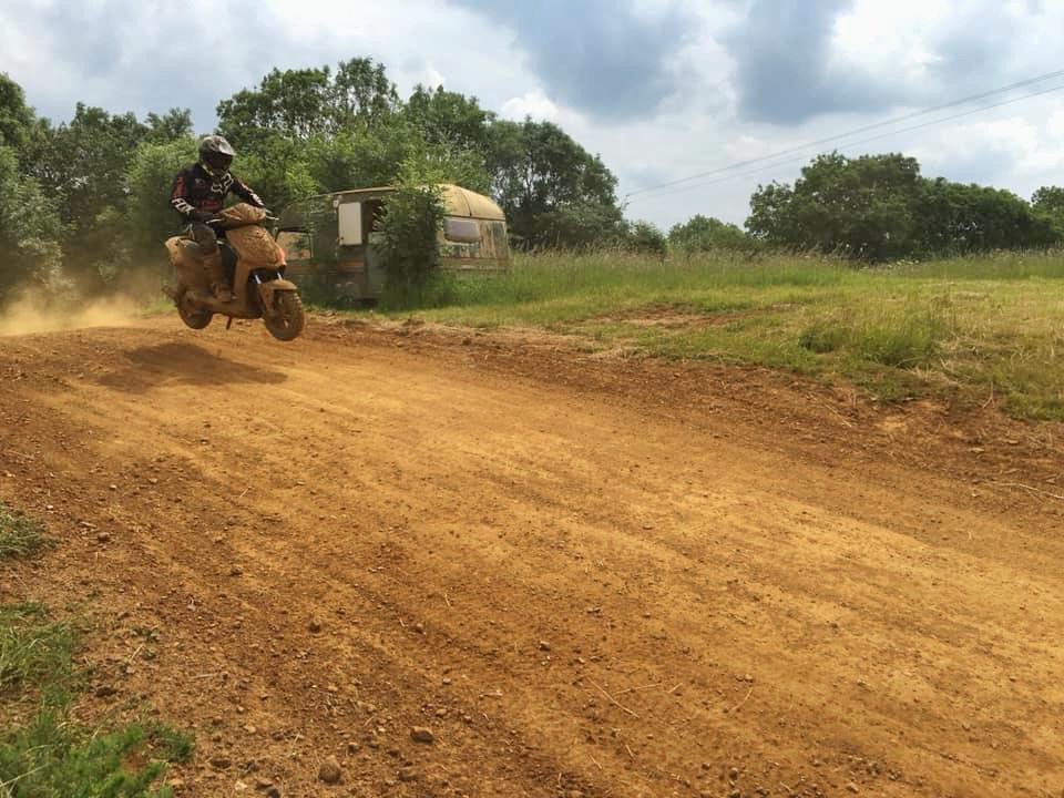 KymcoUK's tweet photo. #Throwback to #MopedMayhem.Our riders and scooter managed to finish 1st in class over a 4 hour endurance race. The scooter shown is standard and road registered! 
Looking for your next reliable vehicle, head over to https://t.co/L3djtIHO7G to see the range.
#KYMCO #KYMCOUK https://t.co/jhxbwQEN4q