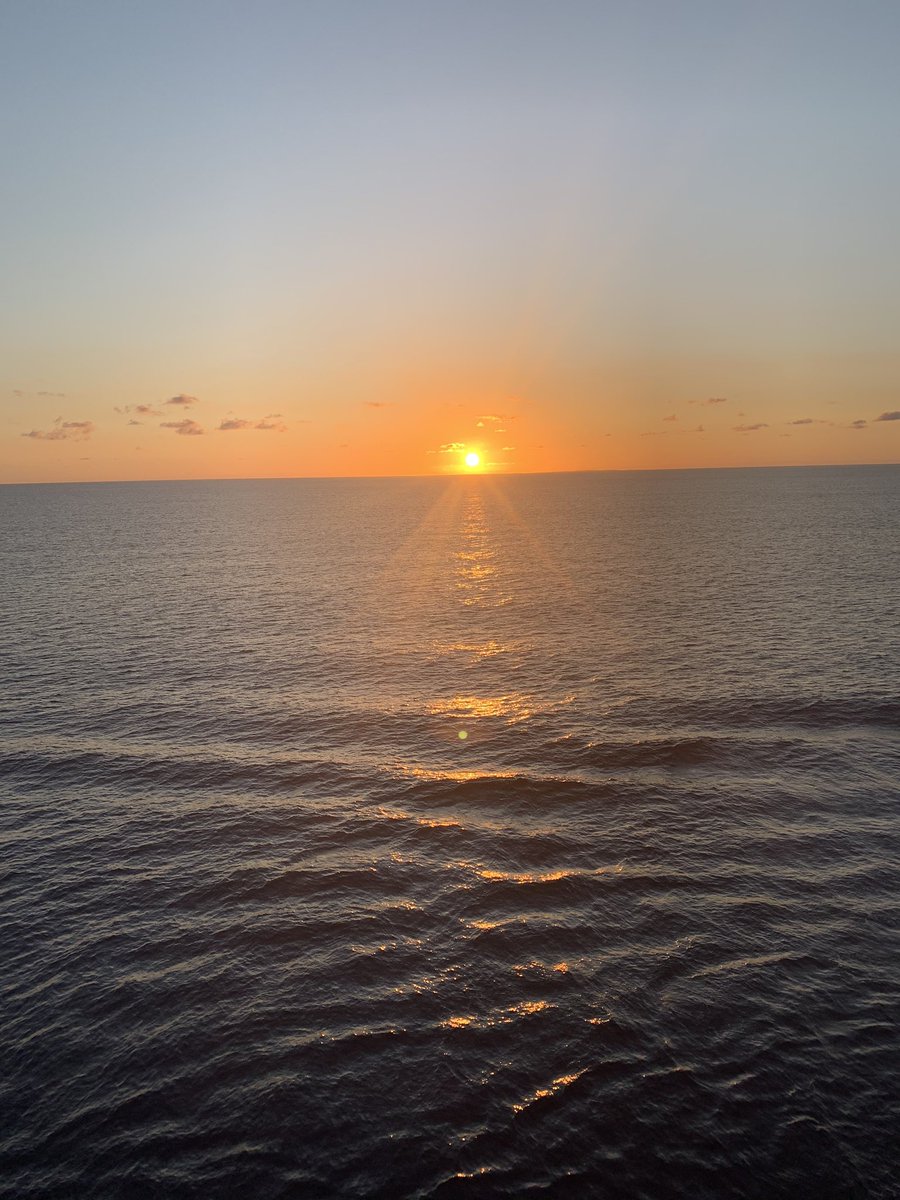 CruzinParadise's tweet photo. #HappyFridaysEveAll #HaveATerrificThursday #GoodMorningTwitterWorld https://t.co/AhMSVBzG3H