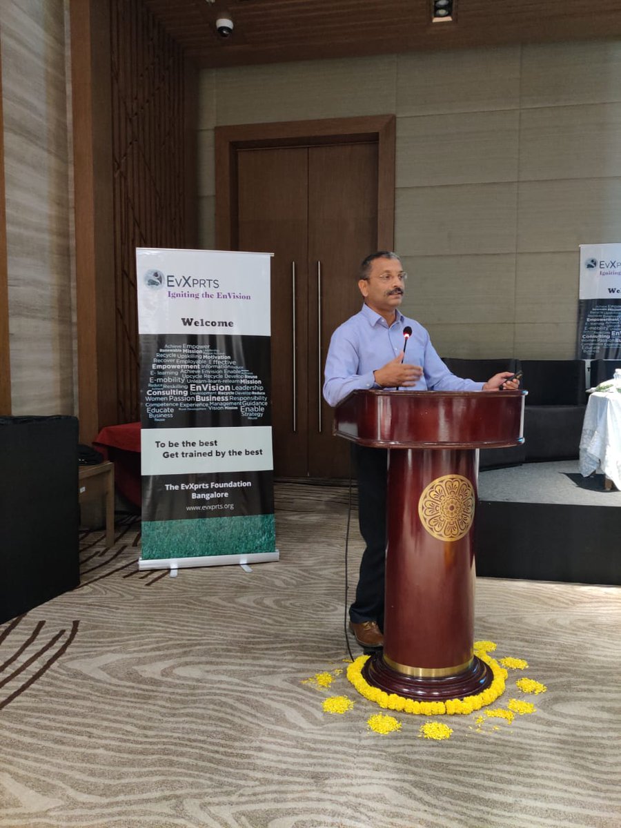 evxprts1's tweet photo. Mr. Neel Mathews (former Chief Engineer, @MahindraElctrc) gives an insightful & very inspiring talk on the everything about Electric Vehicles
#EV2020 #EvXprts #EVCharging #eMobility #ElectricVehicles #EVcomponents #HistoryofEV
@ignitarium https://t.co/DxbkCdvwS6