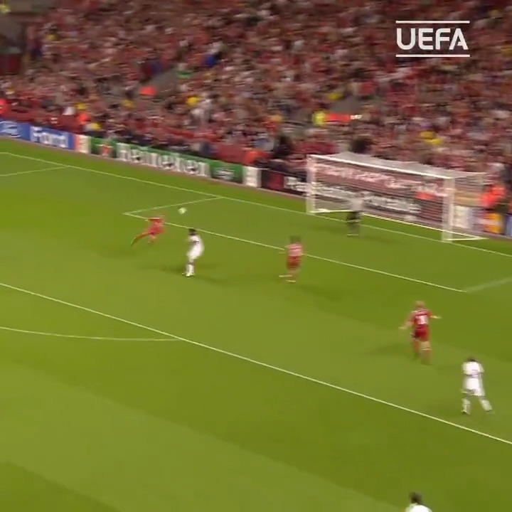 Happy 3  9  th birthday to Peter Crouch!

