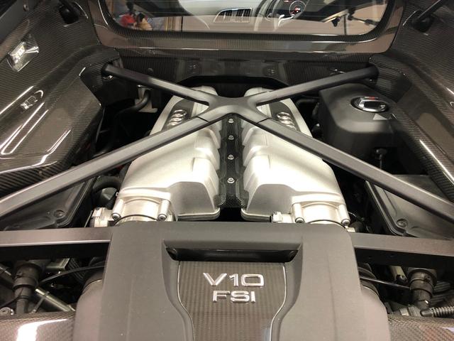 napoleon_auto's tweet photo. 【入庫情報】
アウディ R8 Ｖ１０プラスクーペ　５．２ＦＳＩクワトロ

https://t.co/mLCt6rmogh https://t.co/tG4FjWCG1U