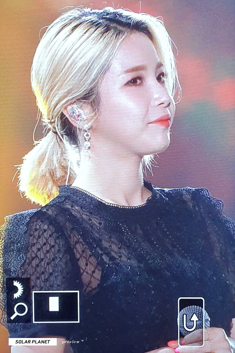 SOLARPLANET221's tweet photo. 200130 서울가요대상 오프닝 프리뷰

울동글 깜짝 콜라보때매 시상식때마다 깜짝깜짝 넘 놀란다😵💛

#마마무 #솔라 #MAMAMOO #SOLAR https://t.co/De9yWHwT8G