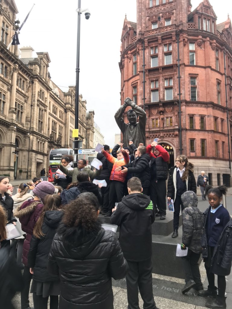 MissStimson's tweet photo. Stop number 2. Do you know the name of this statue? Why is this person famous? @WhitegateSch @MissNoelWG #ExploreNottingham https://t.co/VLCsdJ8ccT