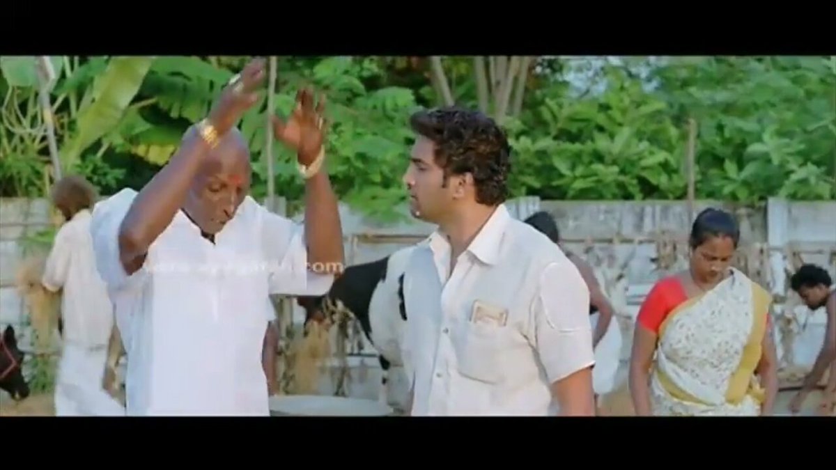 PrimateDLuffy's tweet photo. #கந்துவட்டிரஜினி 

என்னை வாழவைத்த தெய்வங்களாகிய தமிழ் மக்களே!! இந்தாங்க ஆயிரம் பொற்காசுகள்..! 

கண்ணா ஒழுங்கு மரியாதையா  18% வட்டி போட்டு திருப்பி தரனும்.. இல்லனா உன் குடும்பத்த நடுத்தெருவுக்கு கொண்டுவருவேன்.... சானி அள்ள வப்பேன் https://t.co/HJpEiwF1rw