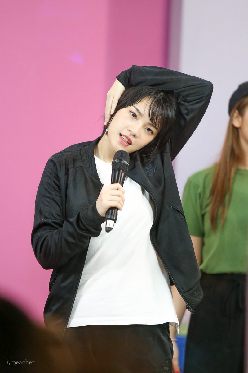 ipeacher48's tweet photo. ออกกำลังกายยังไงให้เท่ by โค้ชเฌอปราง

BNK Digital Live Studio | 300120
#CherprangBNK48 #BNK48 https://t.co/gBjXYEpGjt