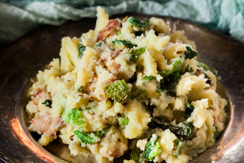 Boerenkool-knolselderij stamppot een heerlijk (koolhydraatarm) recept. Krijg je ook zin om dit te maken? Klik dan hier ow.ly/JIPm50y8XXF