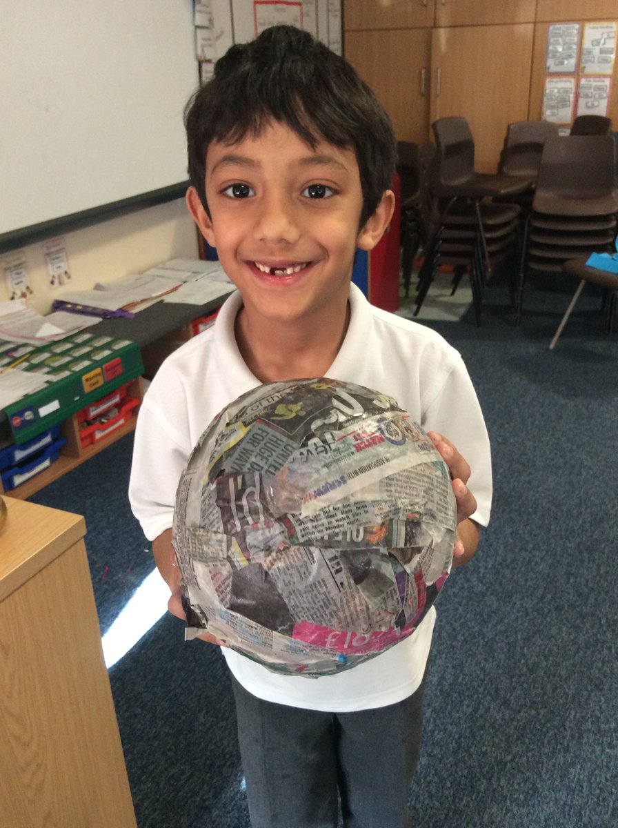 gfprimarycov's tweet photo. 2L have been working incredibly hard to make their paper mache globes. Look how fantastic they are!The mess and blue fingers were all worth it because they are so proud of them. I love their smiley faces! #GFY2 #GFGEOGRAPHY #GFDT #smilesallround #crosscurricular #learningisfun https://t.co/CGkzxwagKe