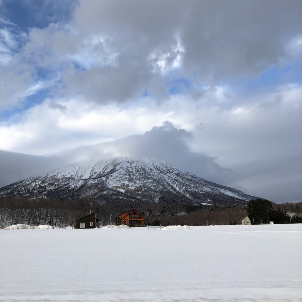 その後羊蹄山を見たり、その近くでおいしい水を汲んだりしました。明日はこの水で珈琲を淹れてみよう☕️ 
