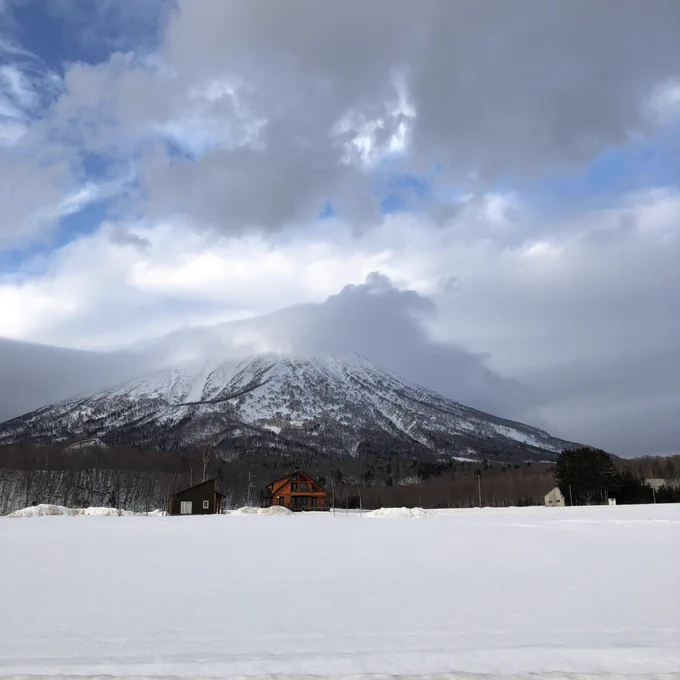 その後羊蹄山を見たり、その近くでおいしい水を汲んだりしました。明日はこの水で珈琲を淹れてみよう☕️ 
