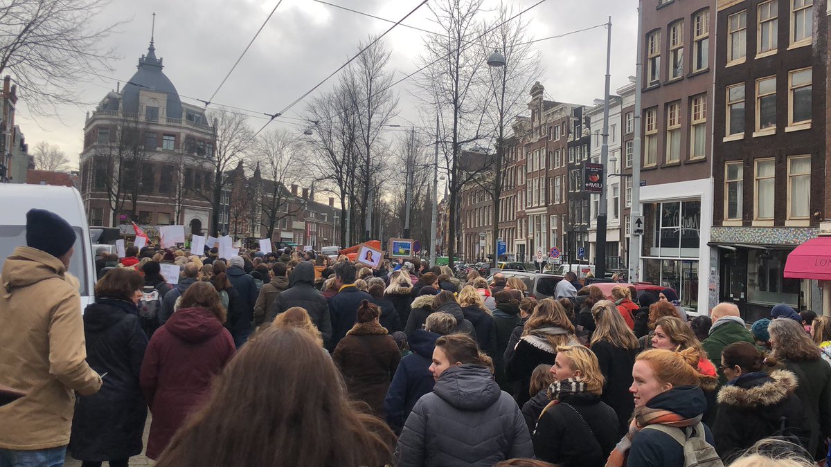 MarcVrakking's tweet photo. #onderwijsstaking Amsterdam https://t.co/4KNoARY1HM