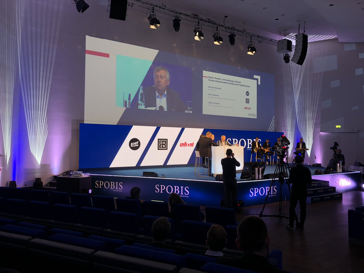Handball talks at #spobis20 🤾🏽‍♀️
@EHF <a href="/infrontsports/">Infront</a> <a href="/daznglobal/">Dazn Global</a> @SPONSORsVerlag