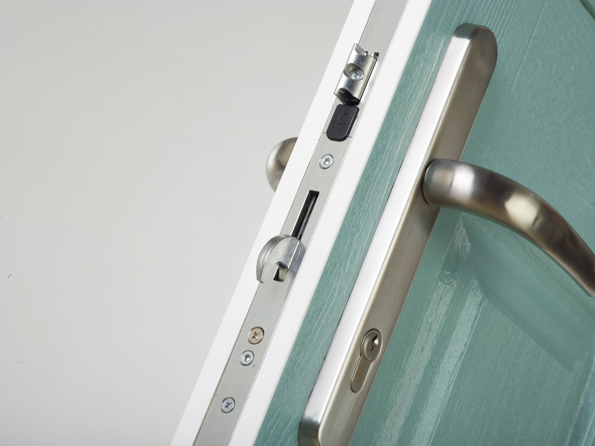VistaPanelsltd's tweet photo. Who else gives you 5 hook security? Our @Xtremedoor1 is a market leader with Part Q and @SecureByForce accreditation @IngeniousLocks with anti bump, snap, pick and drill @YaleSecurity cylinders https://t.co/aSji2gCZje