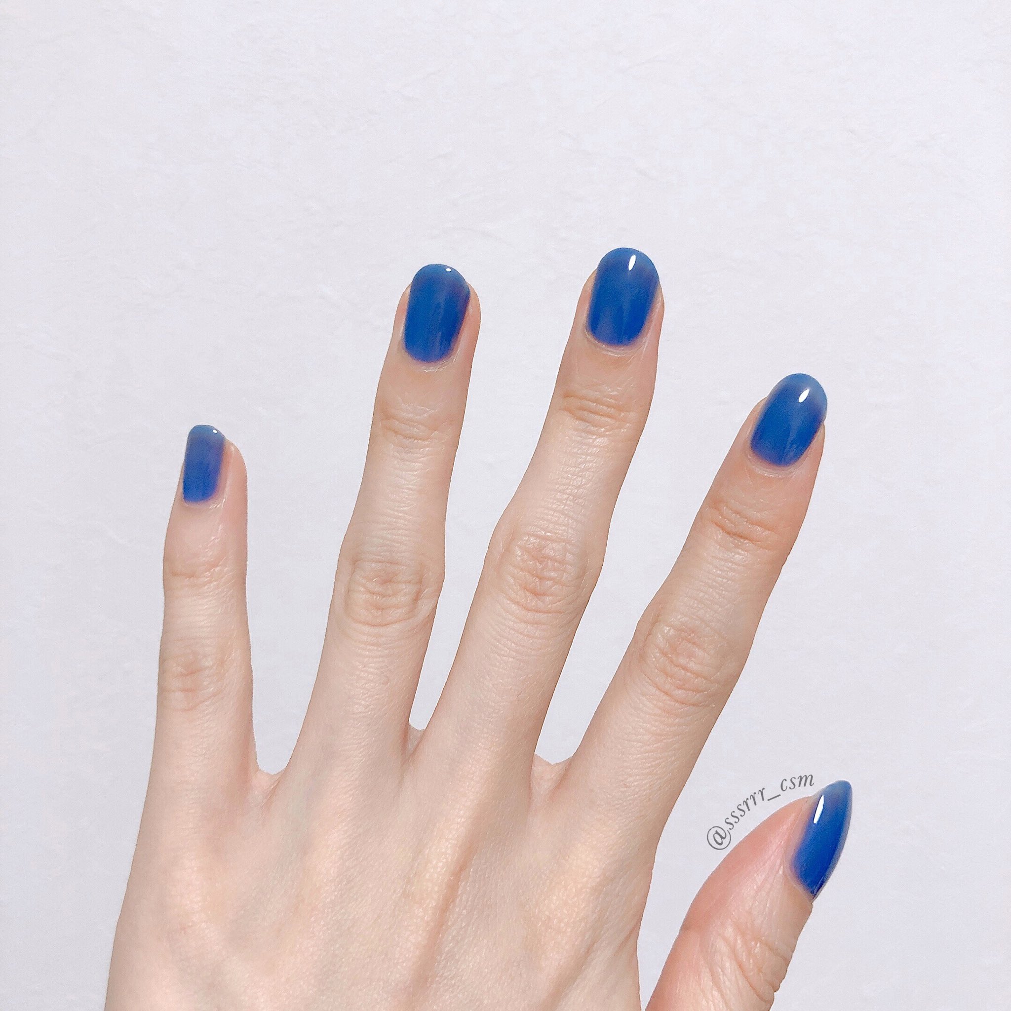 おいも Addiction春コレの青ネイル ボトルだけ見たらポップで派手目な色なのに 塗ってみると 0s Jodhpur Blue 限定 この青 塗ったら突然くすみがかったおしゃれな青になるのズルくないですか トップコート塗らなくてもちゅるんちゅるん