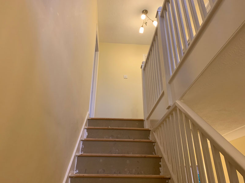 kandmdecorating's tweet photo. A #Southwater project #decorating a hallway, landing, stairs and cloakroom. 2 coats of #Dulux white matt emulsion to ceiling and coving, 2 coats of #Littlegreene Joanna intelligent matt on the walls. More at https://t.co/1oLBprPv89 https://t.co/6AGeQKTyFU