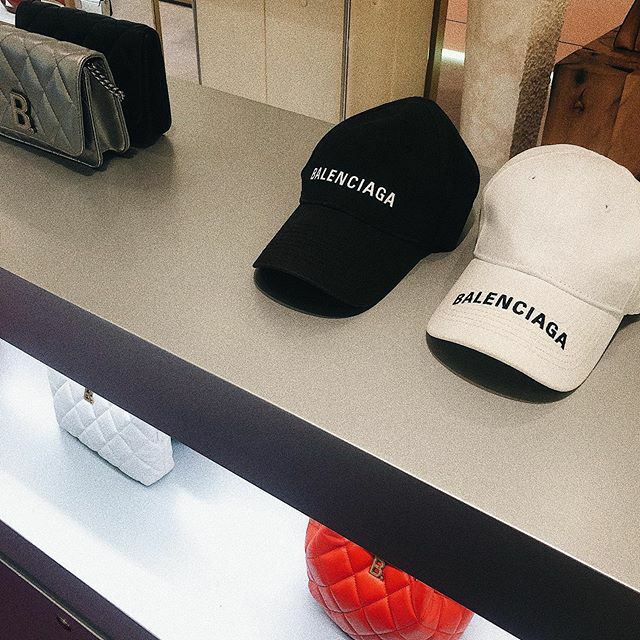 DaniellePeazer's tweet photo. Balenciaga mama, I know you heard about her 🎶 https://t.co/PmphTUNnbe https://t.co/EUKkQUqhRz