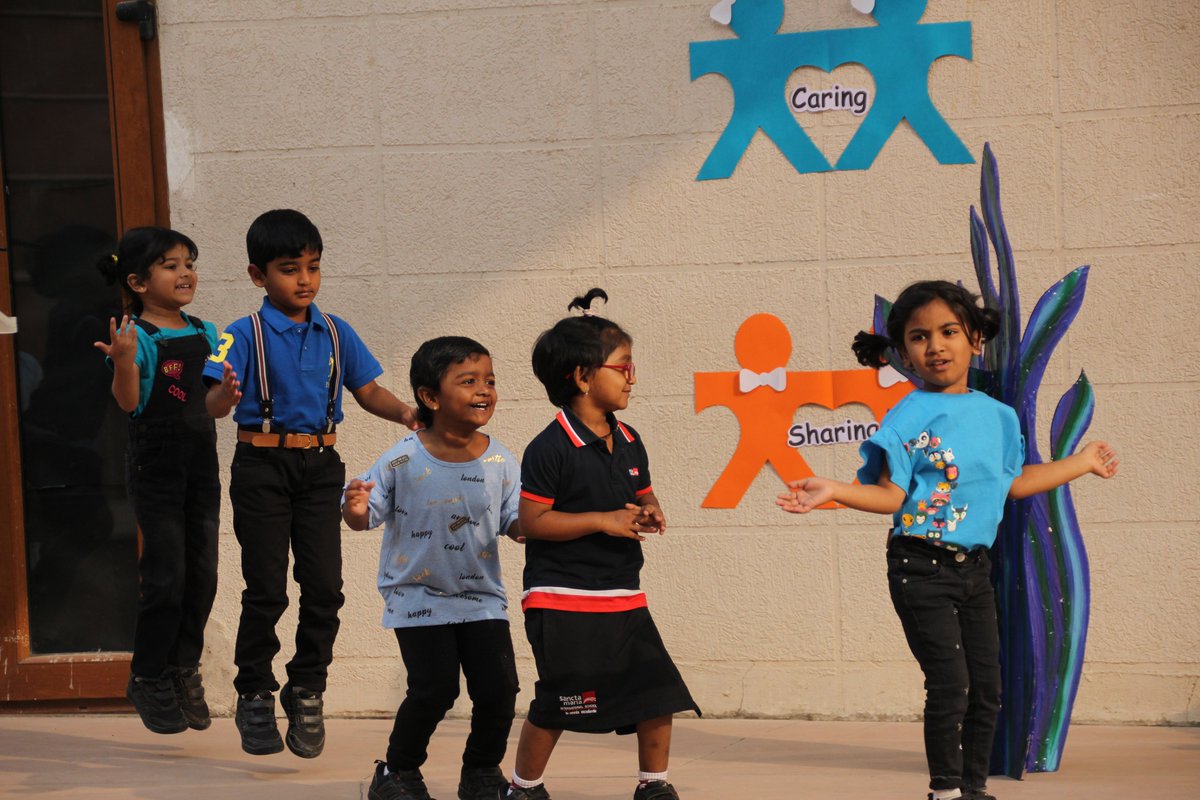 SanctaMaria_Hyd's tweet photo. Our tiny tots from PP1 put the simple ideas of #sharingiscaring &amp; #friendshipisbeautiful into a brilliant enactment of #TheRainbowFish during an assembly.

#SanctaMariaInternationalSchool #BestSchoolsInHyderabad #PrePrimaryAssembly #EarlyYears #CambridgeInt #CambridgeLearners https://t.co/4HifnaeZZ4