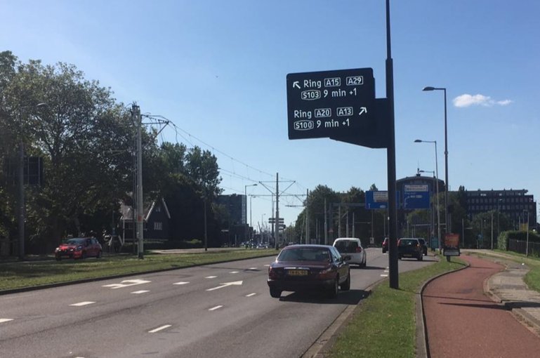 BEREIKNU's tweet photo. Afwegingskader DRIPs helpt wegbeheerders onderhoudskeuzes te maken. Weggebruikers maken steeds meer gebruik van andere informatiebronnen in de auto. 
Wat te doen als een DRIP het einde van haar levensduur nadert? Lees meer https://t.co/Is1SZ7xgkE https://t.co/1PKW3xZIRJ