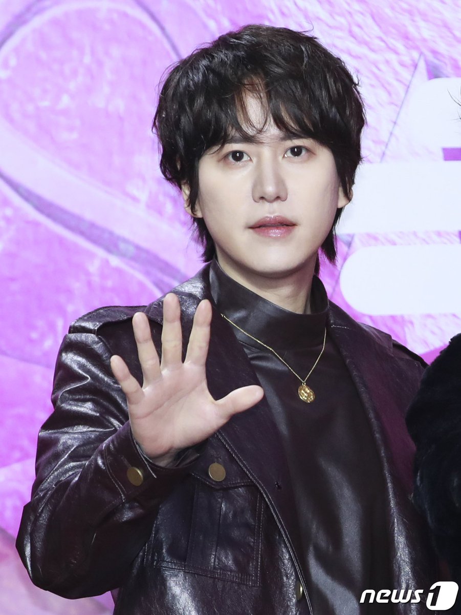 GaamersArg's tweet photo. {FOTOS} 300120 #KYUHYUN @ 29° Seoul Music Awards 

Cr: as tagged
Via: @/KyuhyunFacts

@SJofficial #SUPERJUNIOR #규현 https://t.co/yuvVZqehiK
