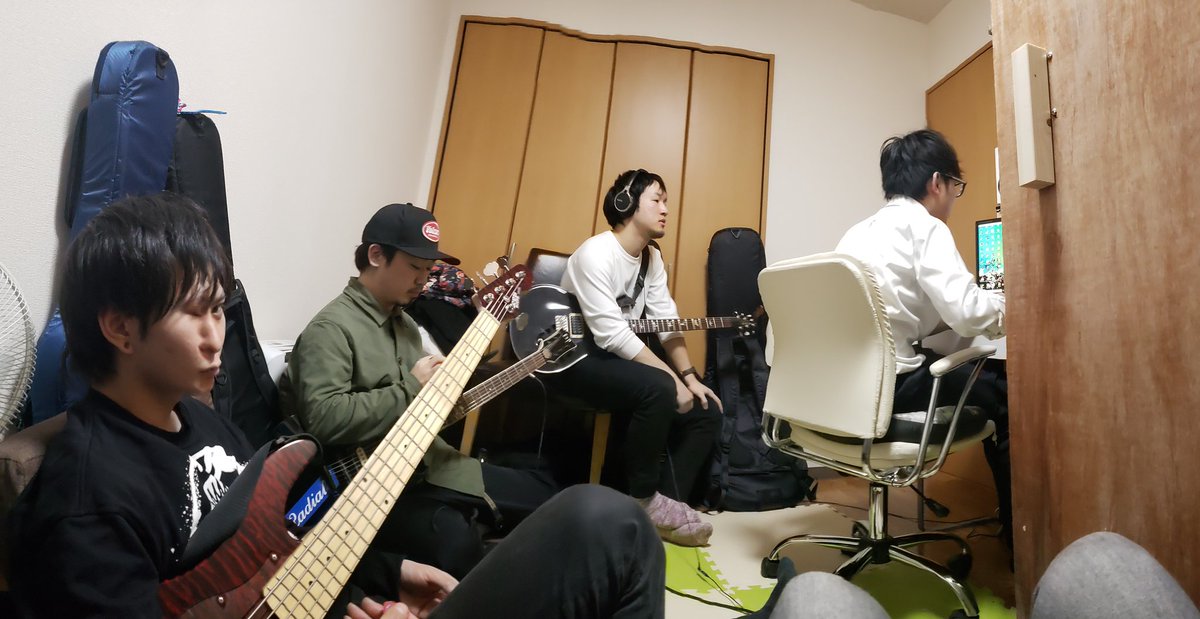 plogends's tweet photo. 【3/25 release party】

激アツバンド陣で送る１日👌

まだ発表していないバンドもいるので首を長くして待て☝���

!!!!!!!Recなう!!!!!!!

＃心霊写真
＃お分かり頂けただろうか
＃PLOGENDS https://t.co/A5nw0GPZOP