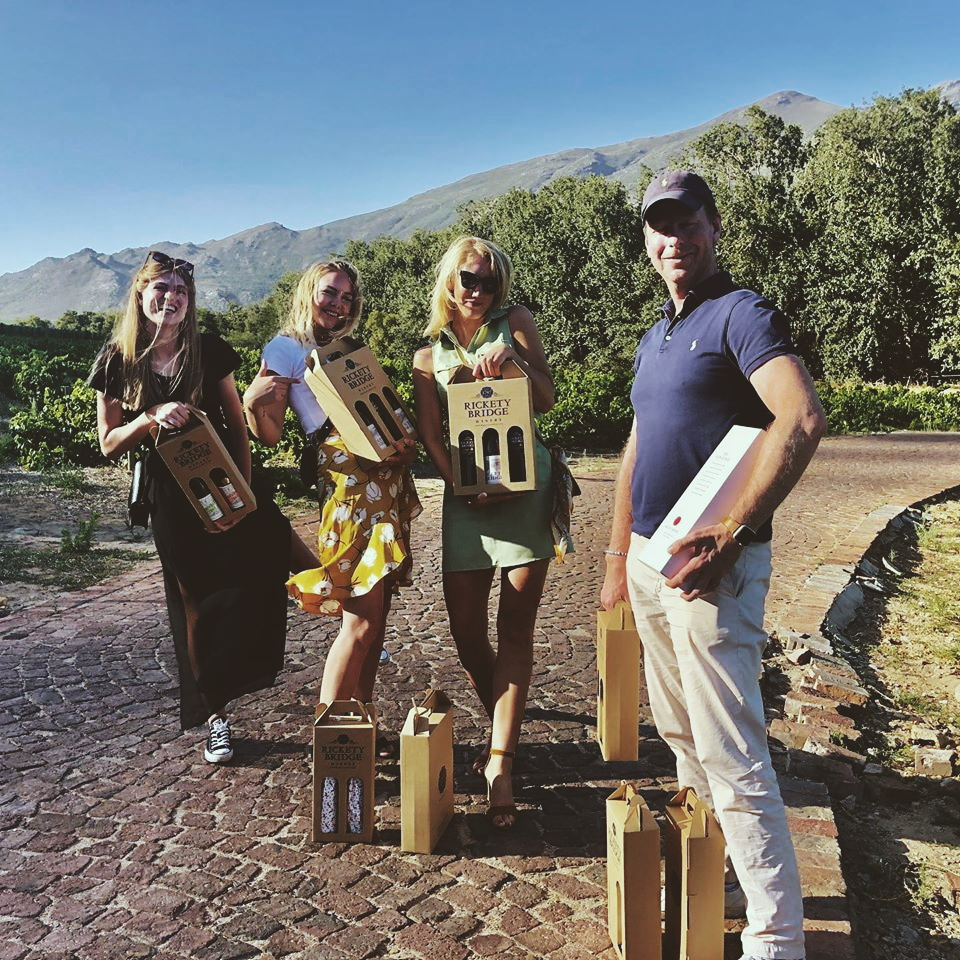 RicketyBridgeW's tweet image. Our kind of shopping spree! 🍷

📸 : Mats-Ola Ström via Facebook

#RicketyBridging #WinelandsLiving #InTheVines