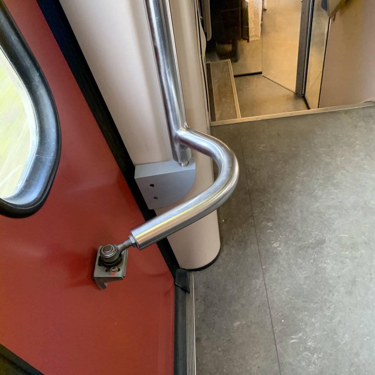 sim_fane's tweet photo. dit ding neemt bizzey’s line “laat mij je bakka slopen” erg letterlijk.. https://t.co/7YmR8aOjPM