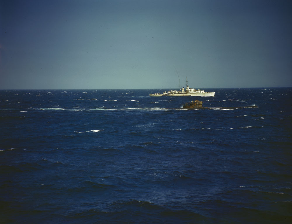mike_bechthold's tweet photo. The #SWW in colour looks at the @RoyalCanNavy!
🔹HMCS Arrowhead, a Flower-class corvette
🔹Gun crew on HMCS Algonquin on #DDay
🔹@CityofStJohns, Newfoundland, 1944
🔹HMCS Monnow with surrendered U-boat, 1945
#originalcolour @Comd_RCN @RCN_MARLANT @ReadyAyeReady #RCN https://t.co/6z8fYBF2PO
