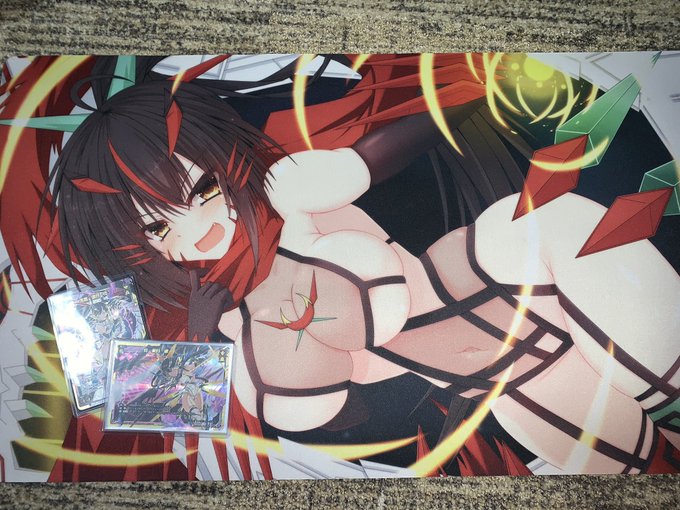 【販売】
遊月プレイマット
価格3200円(送料込み)

購入希望者はこのツイートにリプお願いします

在庫4枚なので希望者多い場合は先着順になります 