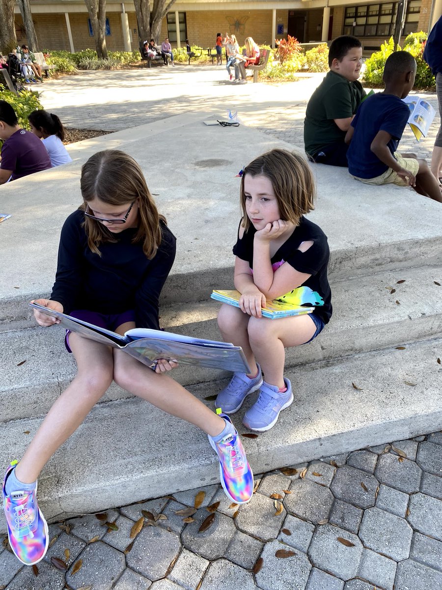 mikaylalaske1's tweet photo. Book buddies #FLliteracyweek https://t.co/oWWGNpyrin