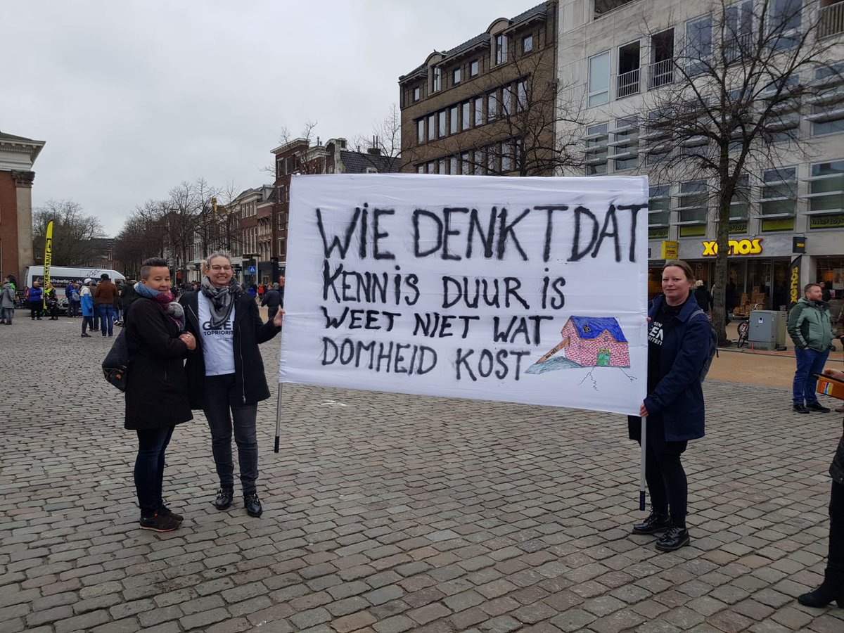 Een klein overzicht van de creaties bij het lerarenprotest in Groningen:

#lerarenstaking #onderwijsstaking #investeerinonderwijs #Groningen