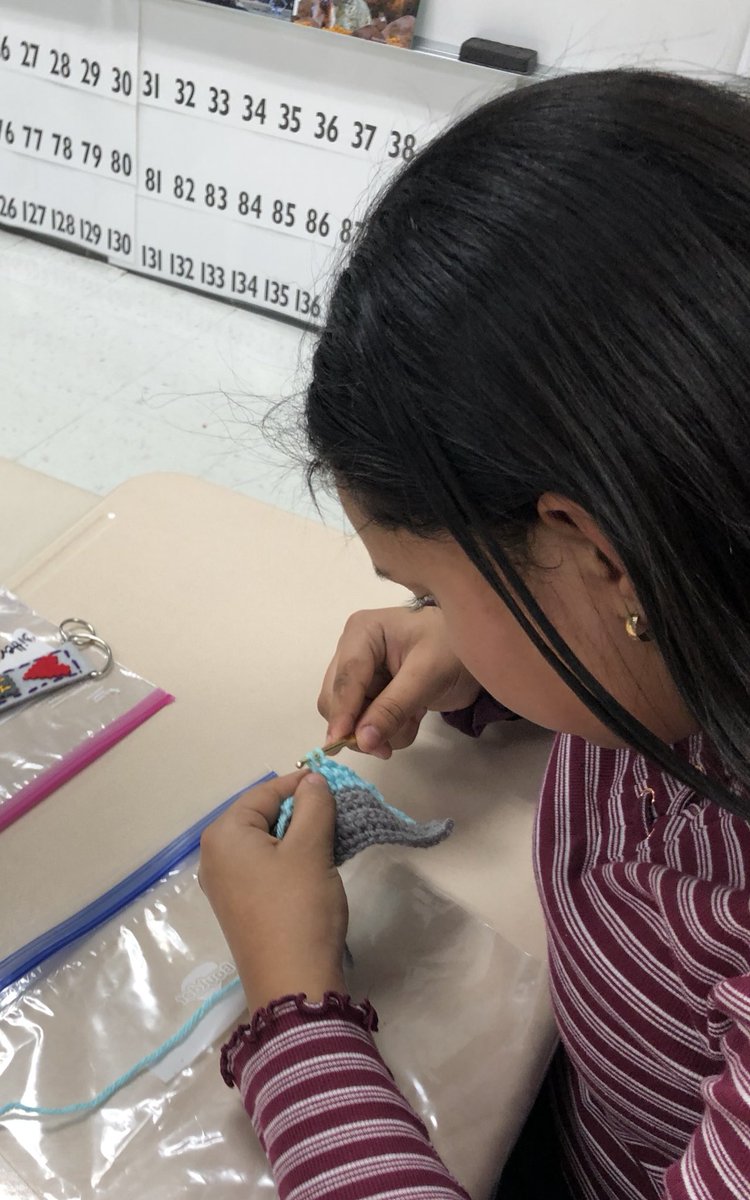Mrs_MPeluso's tweet photo. 4th and 5th grade after school Textile Club finished their ❤️ first project. Now on to #crocheting ! Impressed with how fast they picked it up day 1!#asd4all #proud4ardmore https://t.co/7opoymQFeW