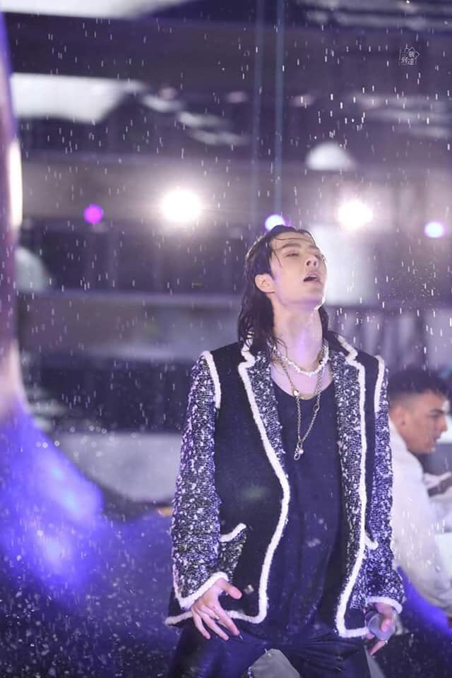 Next up Wang Yibo; this performance was legendary