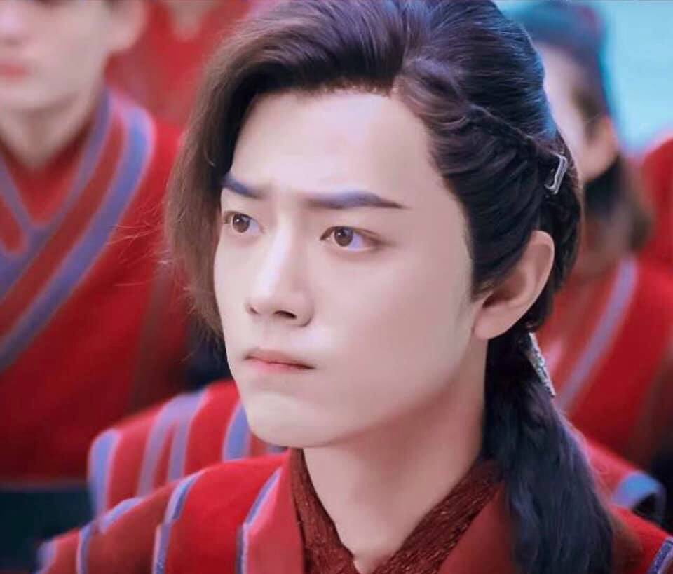 If I added Yibo it’s only fair I add Xiao Zhan. Look at him with this look 
