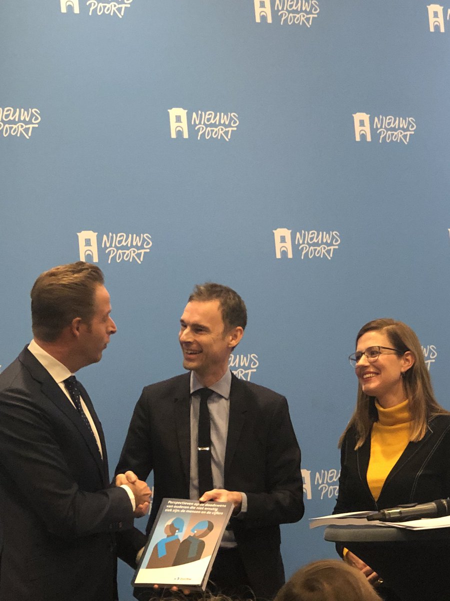 Overhandiging rapport aan <a href="/hugodejonge/">Hugo de Jonge</a> <a href="/MinVWS/">Ministerie van VWS</a>. ‘Dit onderzoek is wereldwijd uniek in zijn soort.’ 
#perspectief #doodswens #onderzoek @elsvwijngaarden <a href="/ZonMw/">ZonMw</a>