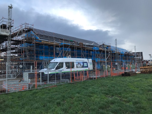 Het hoogste punt aan de Ticheldobbe in Middelstum is bereikt! En dat werd gevierd. Lees er hier meer over: bit.ly/3aQqIVD