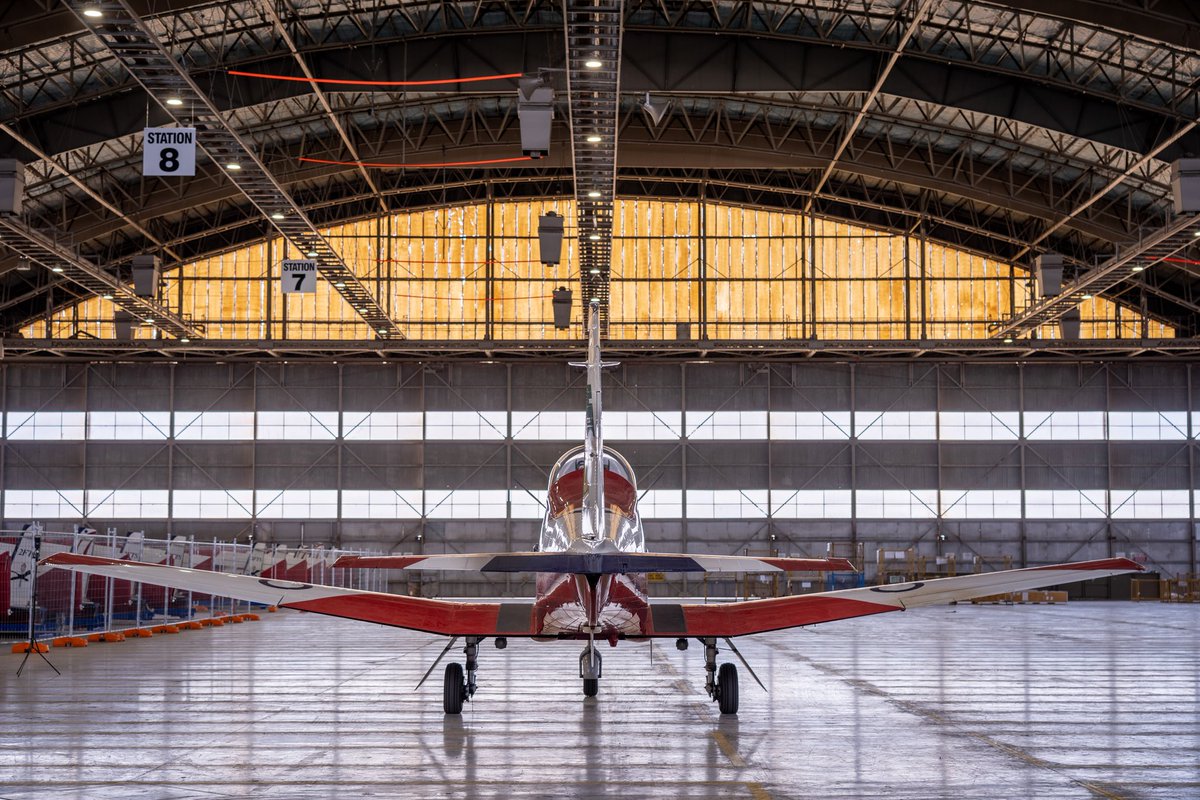 scramble_nl's tweet photo. Ever wanted to buy a Pilatus PC-9 training aircraft? You have to go down under. Read more at https://t.co/lvojtj9JyT (photos australianfrontlinemachinery)
#Avgeek #aviation #RoyalAustralianAirForce #RAAF #AviationSpottersOnline #DownUnderAviationNews #PC9A #Pilatus https://t.co/my9Go1MKeE