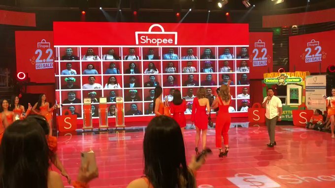 ShopeePromo's tweet photo. Shopee PH:

AY TEKA, may pa-10,000 po sa studio, Shopee fam!! I was NOT prepared for this  #ShopeePH22onGMA #ShopeePH22onWowowin https://t.co/8KIp8BV6a1 https://t.co/GywPCjzQ47