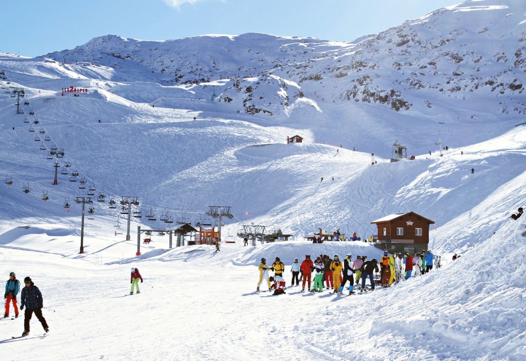 Easy-to-understand guide on how to book a ski holiday in the French Alps. It includes all the information you need from transport, ski hire to accommodation.

#frenchalps #skiholidays 

vbt.io/goto/1cc7