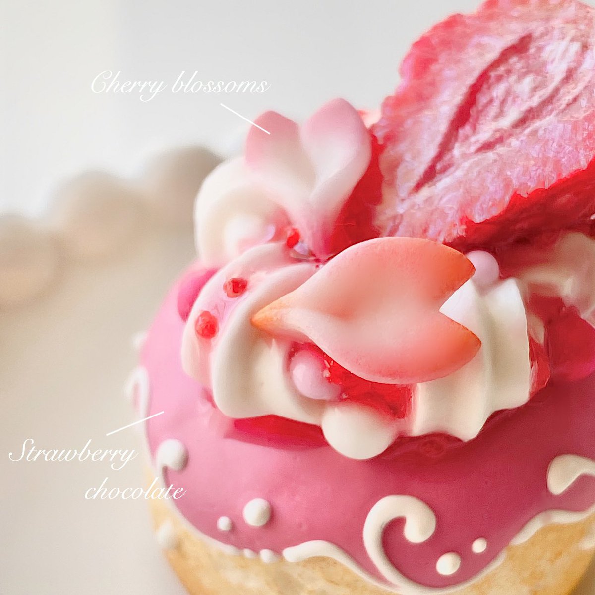𝐌𝐲𝐚𝐚 𝐒𝐰𝐞𝐞𝐭𝐬 苺 桜のラウンドケーキ まん丸ケーキに大きな苺 桜の花びらもトッピングしました バッグチャーム Ver ネックレスver 来月発売予定です スイーツデコ 𝐌𝐲𝐚𝐚 𝐒𝐰𝐞𝐞𝐭𝐬 苺 桜のラウンドケーキ まん丸ケーキに大きな苺 桜の花びらもトッピングしました バッグチャーム Ver ネックレスver 来月発売予定です スイーツデコ