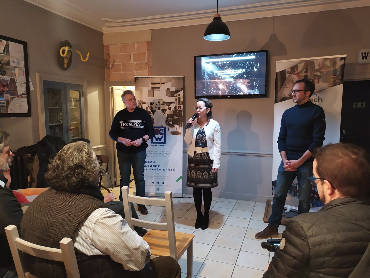 loircowork's tweet photo. Belle réussite pour l'#afterwork #Loirtech ! La #dynamique #entrepreneuriale initiée par la Communauté de Communes Loir-Lucé-Bercé en fin d'année 2017, renforce son attractivité 🚀💪Bravo à @Jolipays1 et #RêveAbeillesMiel, 2 ambitions qui s'inscrivent dans l'ère du #digital ! https://t.co/FG98SYAhde