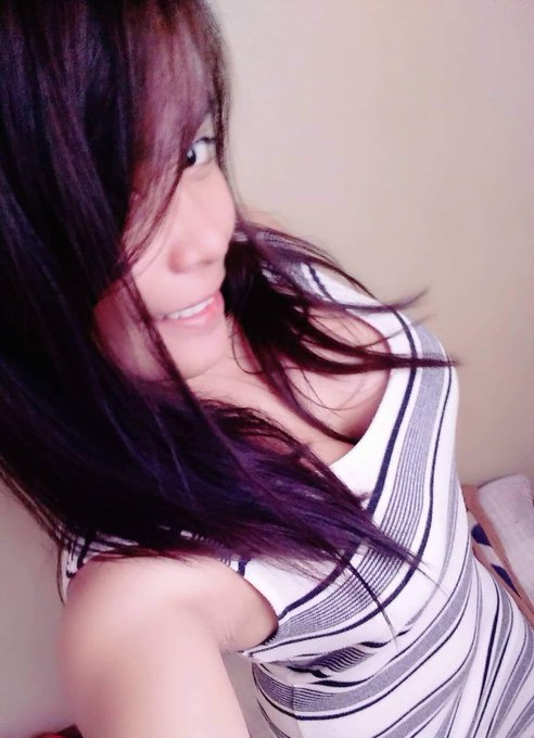 New skirt without wearing bra ... https://t.co/2AhUtYcXB2<a href="/tag/newprofilepic"class="tags"><span>#newprofilepic</span></a>