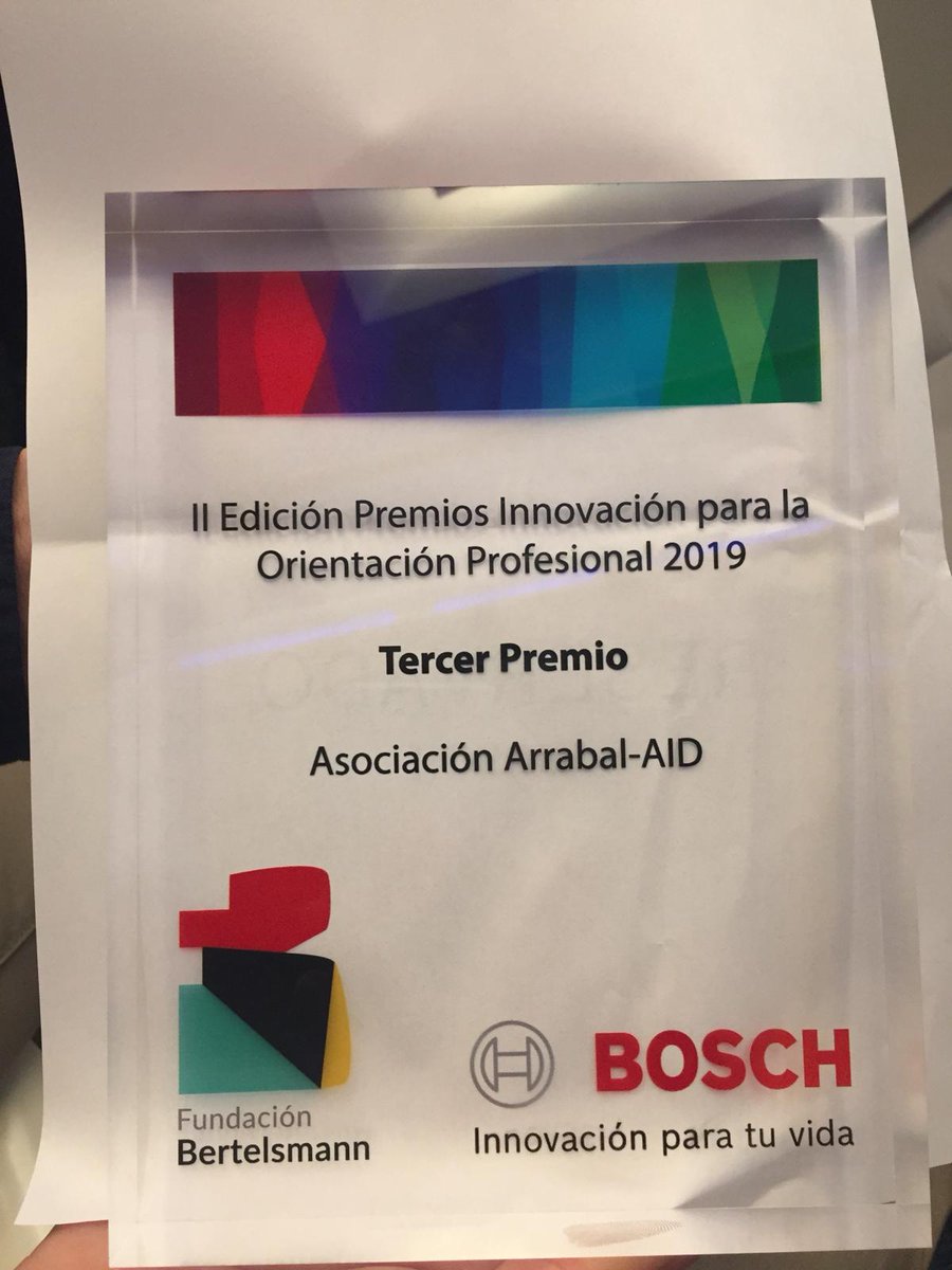 janaveros's tweet photo. Encantados con el reconociento a Escuela 2ª oportunidad  @ArrabalAID ¡Muchas felicidades al resto de premiados @EscolaVirolai @salesianosZAR @LaVanguardia @EDUCAWEB #PremiosOrientación II Edición Premios Innovación para la Orientación Profesional 2019 @FBertelsmann @BoschEspana https://t.co/hJwhIGUexg
