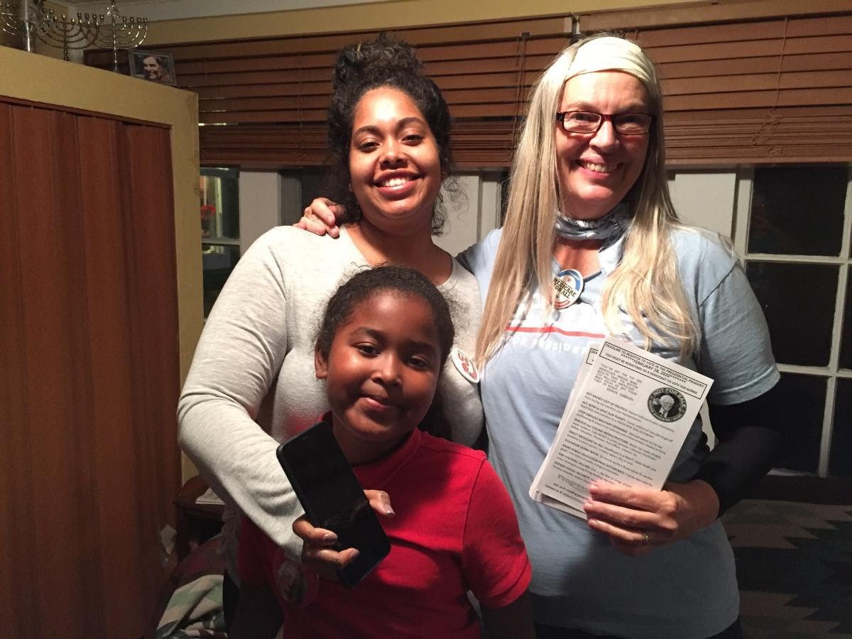 FL4Bernie2020's tweet photo. A few were camera shy but here is half of Sarasotaโs canvassing team last night! Look at those smiles! Sarasotaโs Bernie team canvasses twice a week every week! #FloridaForBernie #Sarasota #VotingForBernie #KidsForBernie #StudentsForBernie https://t.co/kxdzLor0bw